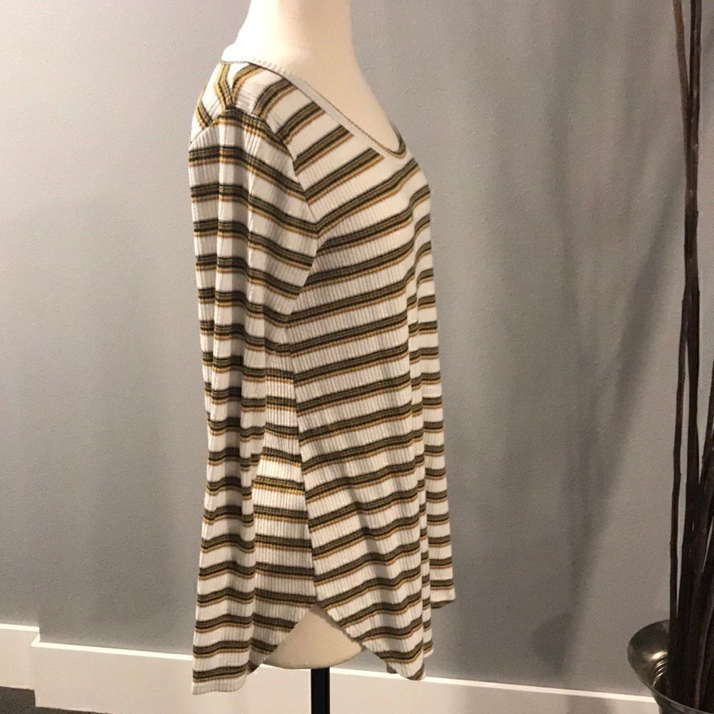 Peyton Jensen scoop neck t-shirt - Picture 4 of 5